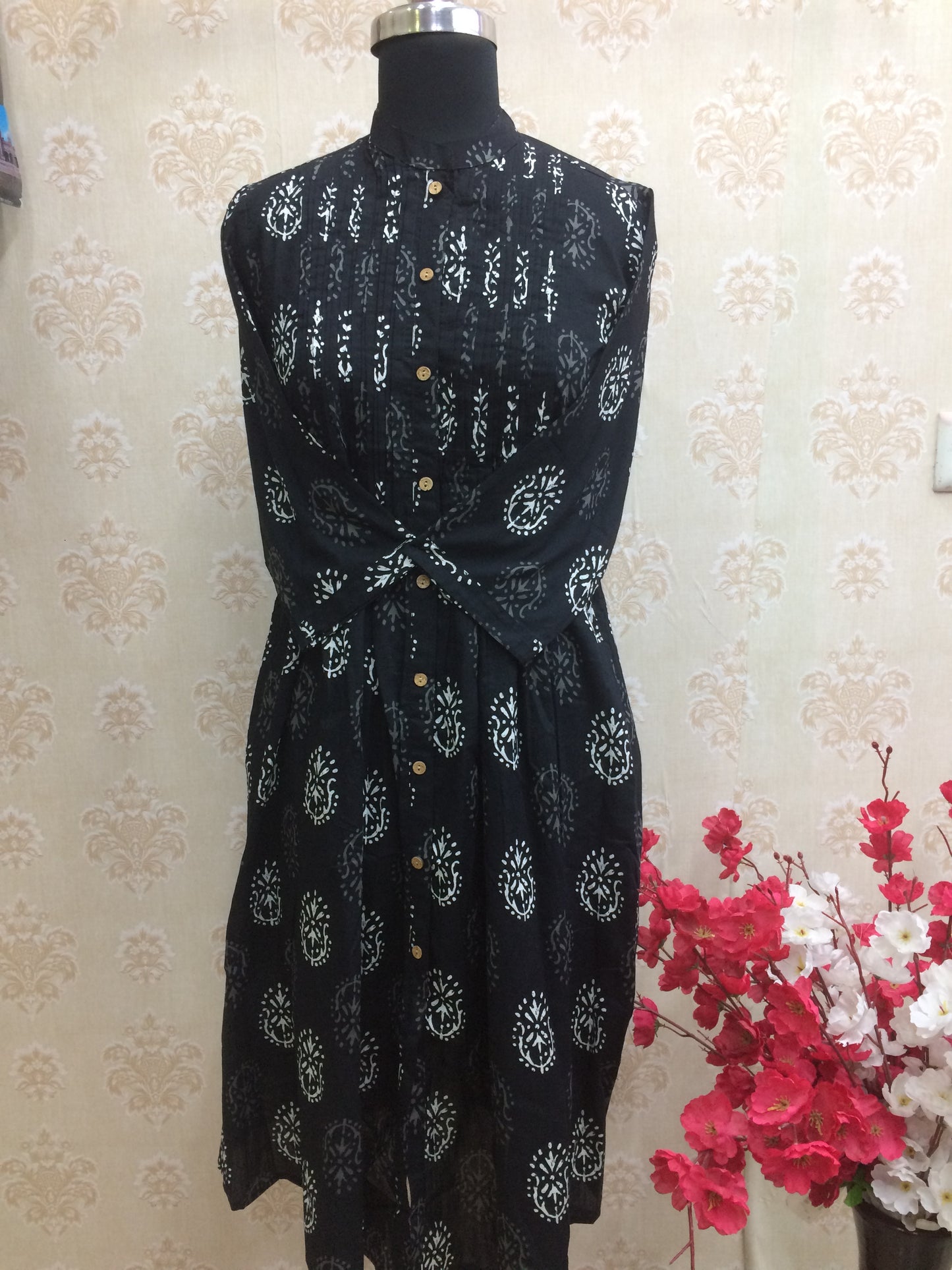 Black and white pintex design