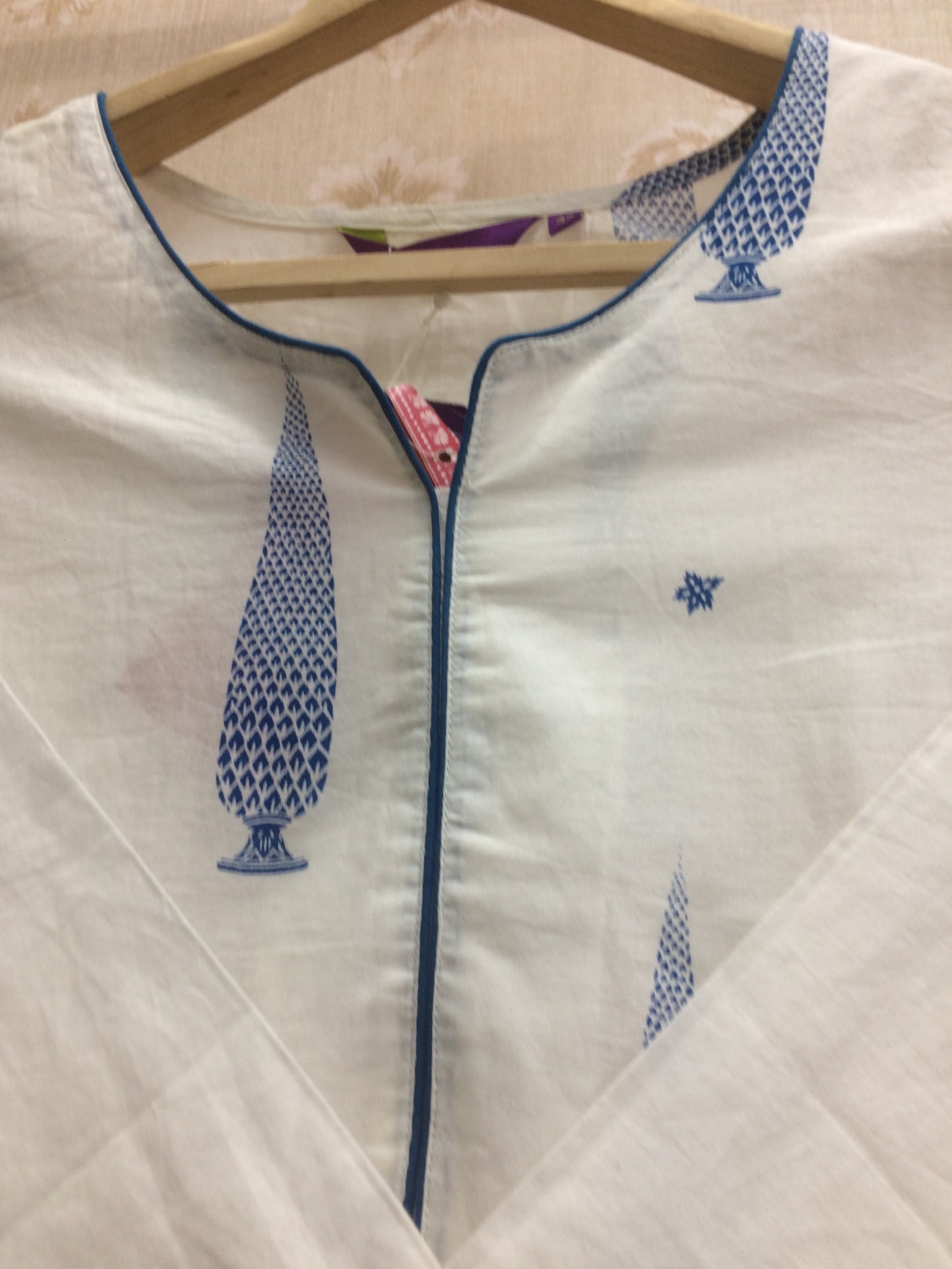 Rangriti white- green low range kurta