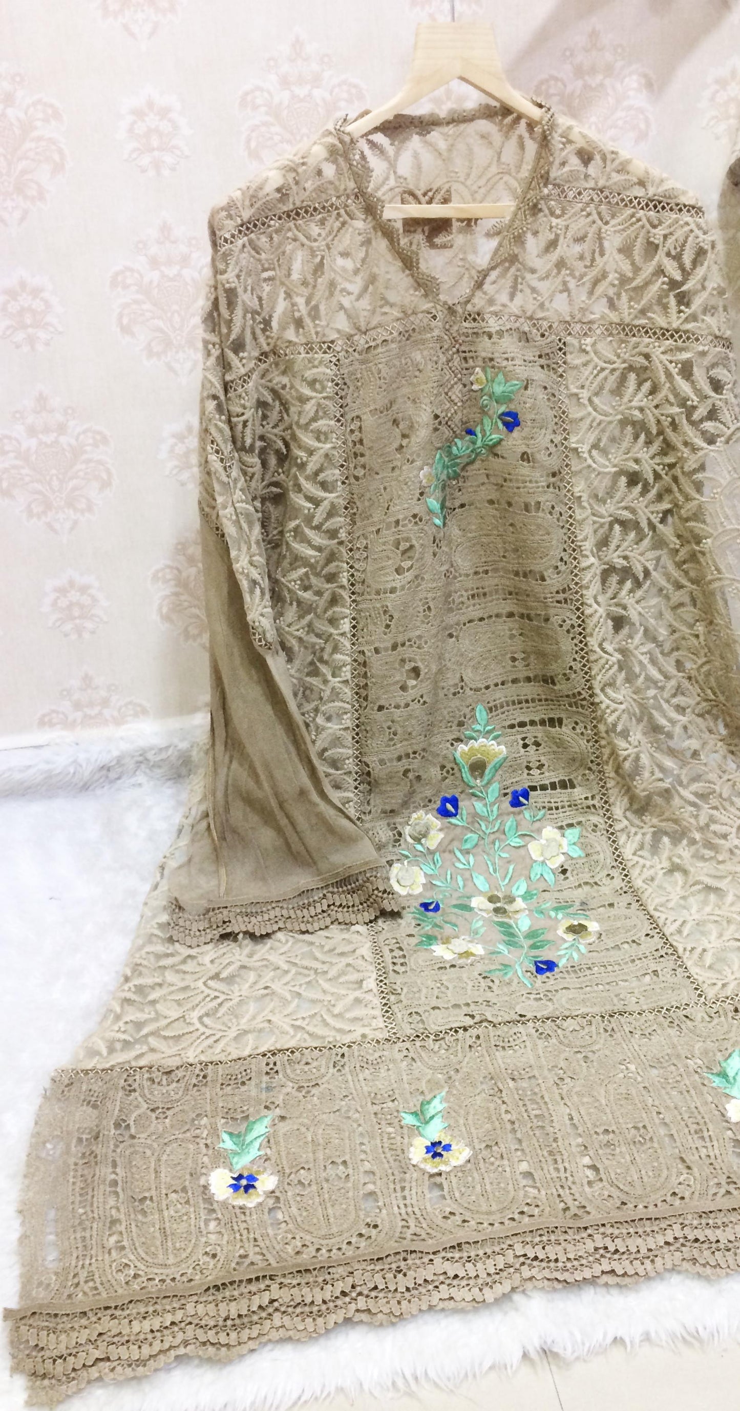 Mah-e-gulshan beige 4pcs dress material