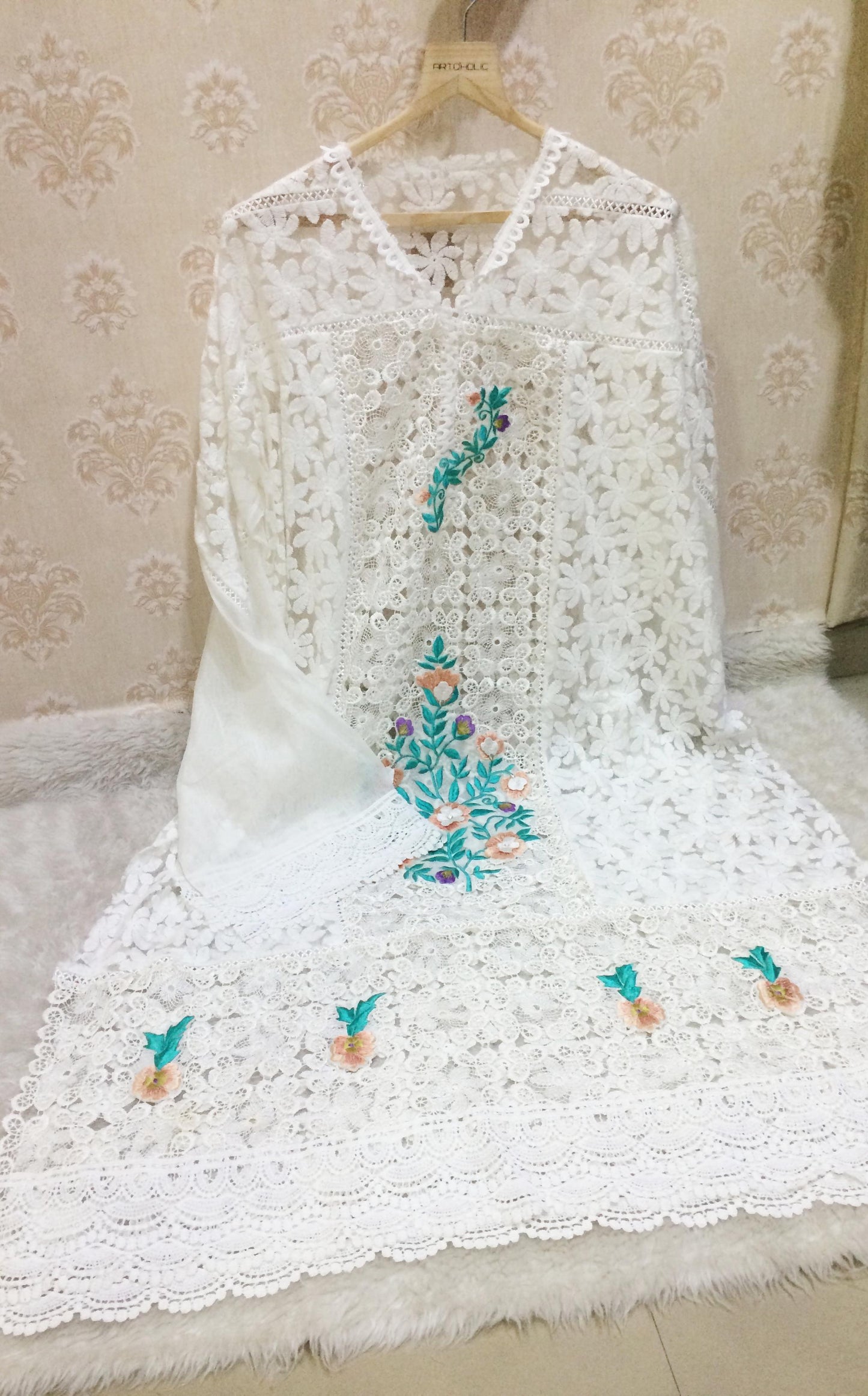 Mah-e-gulshan white 4pcs dress material