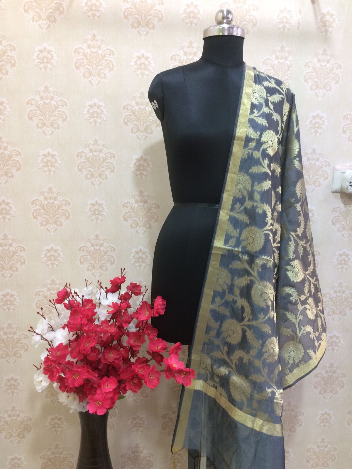 Banarasi heavy organza dupatta