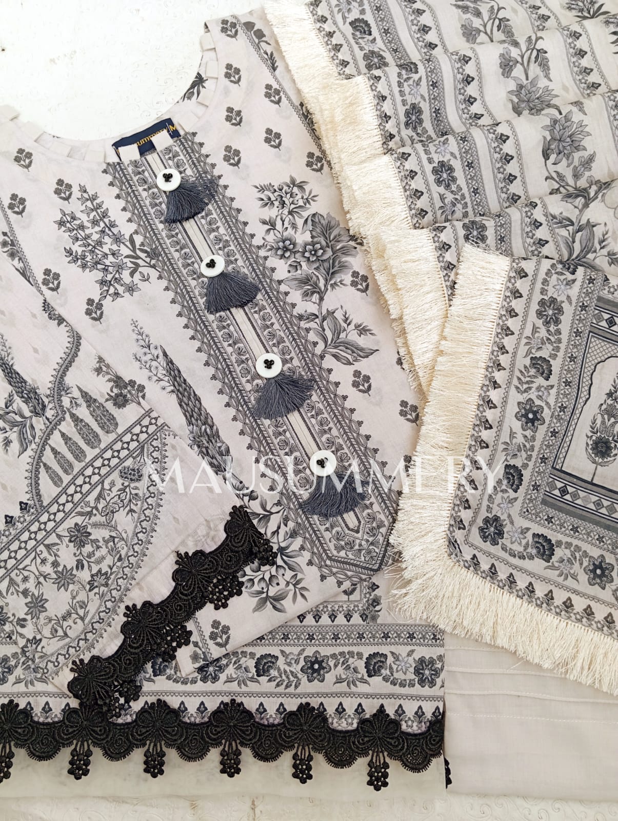 Mausummery vol 6 black and white