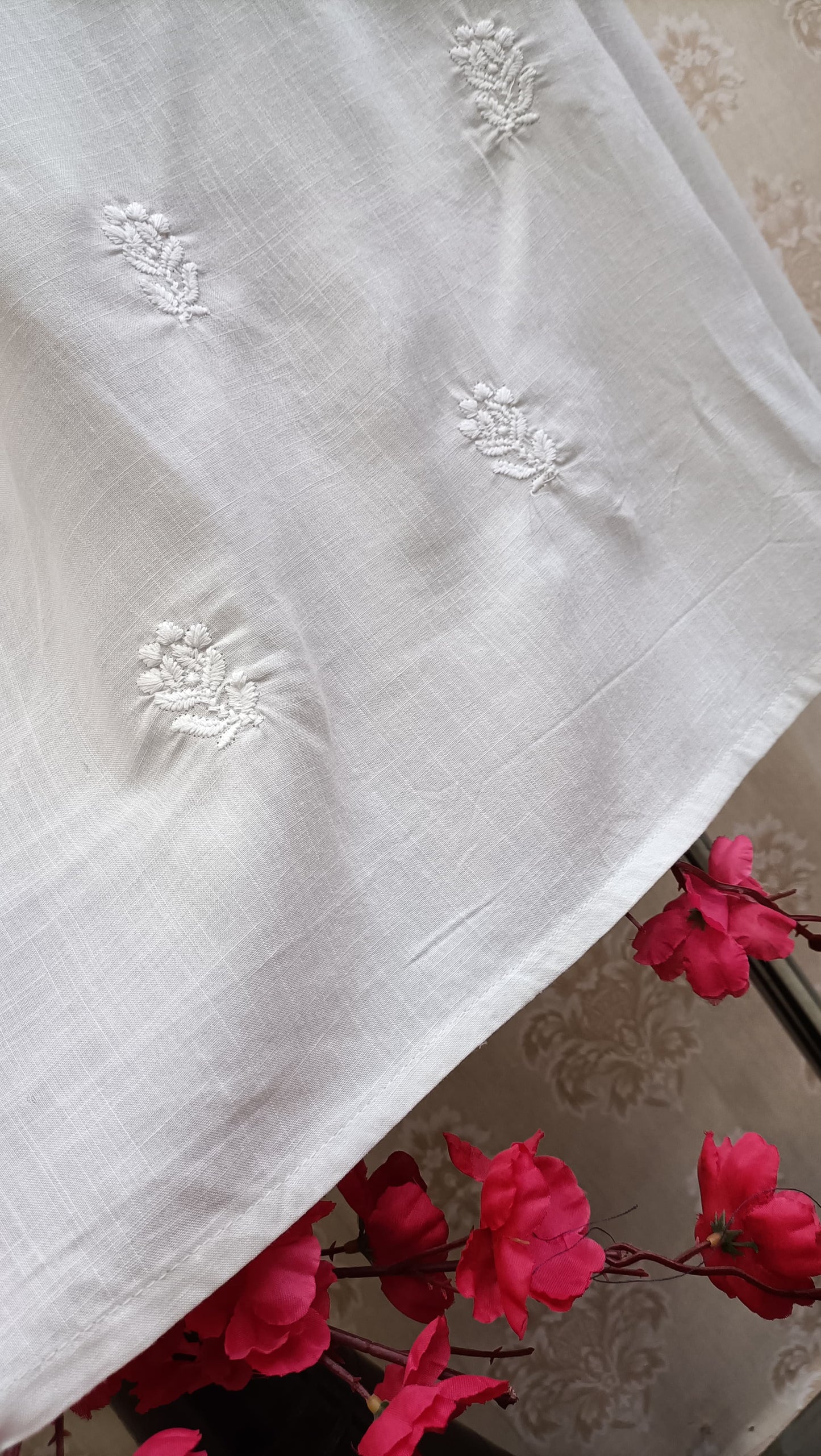 White Embroidered Chikankari Kurti