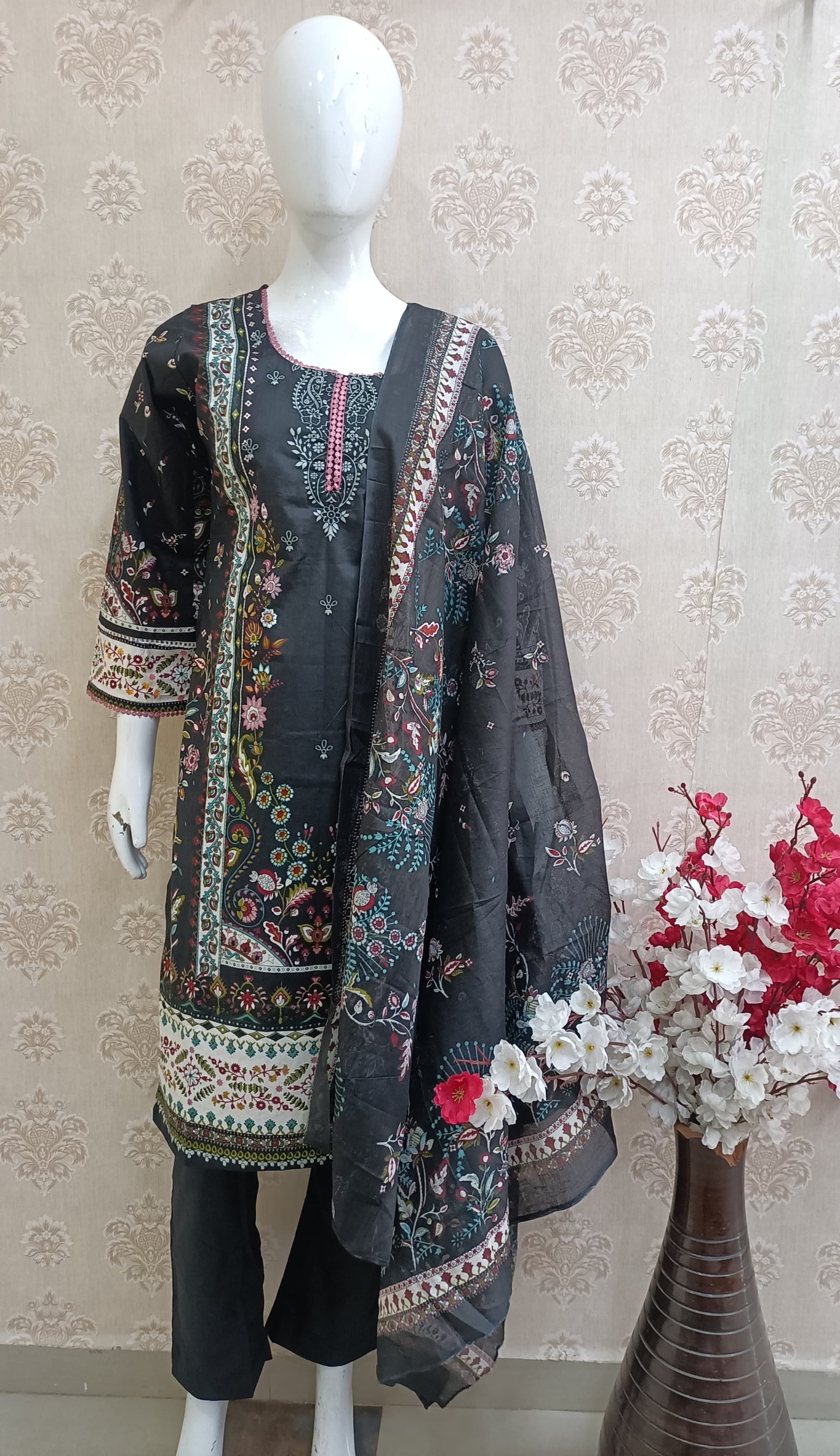 Larisa Pakistani style cotton suit blk