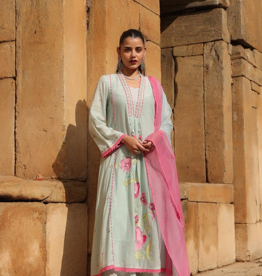 Pakistani Suits vs Indian Suits — What's the Difference?