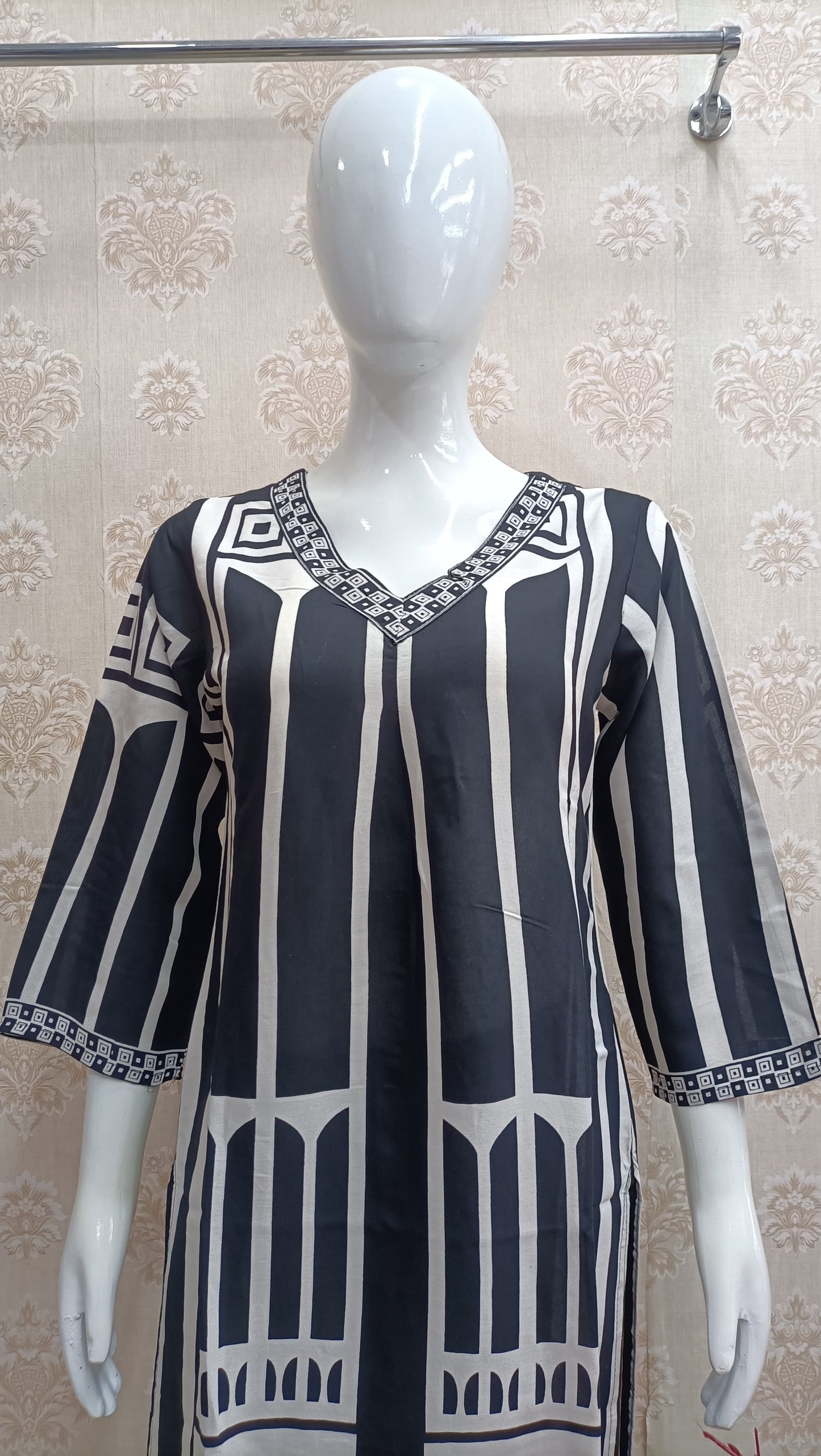 Monochrome Architectural Print Kurta Set – Rayon 2-Piece