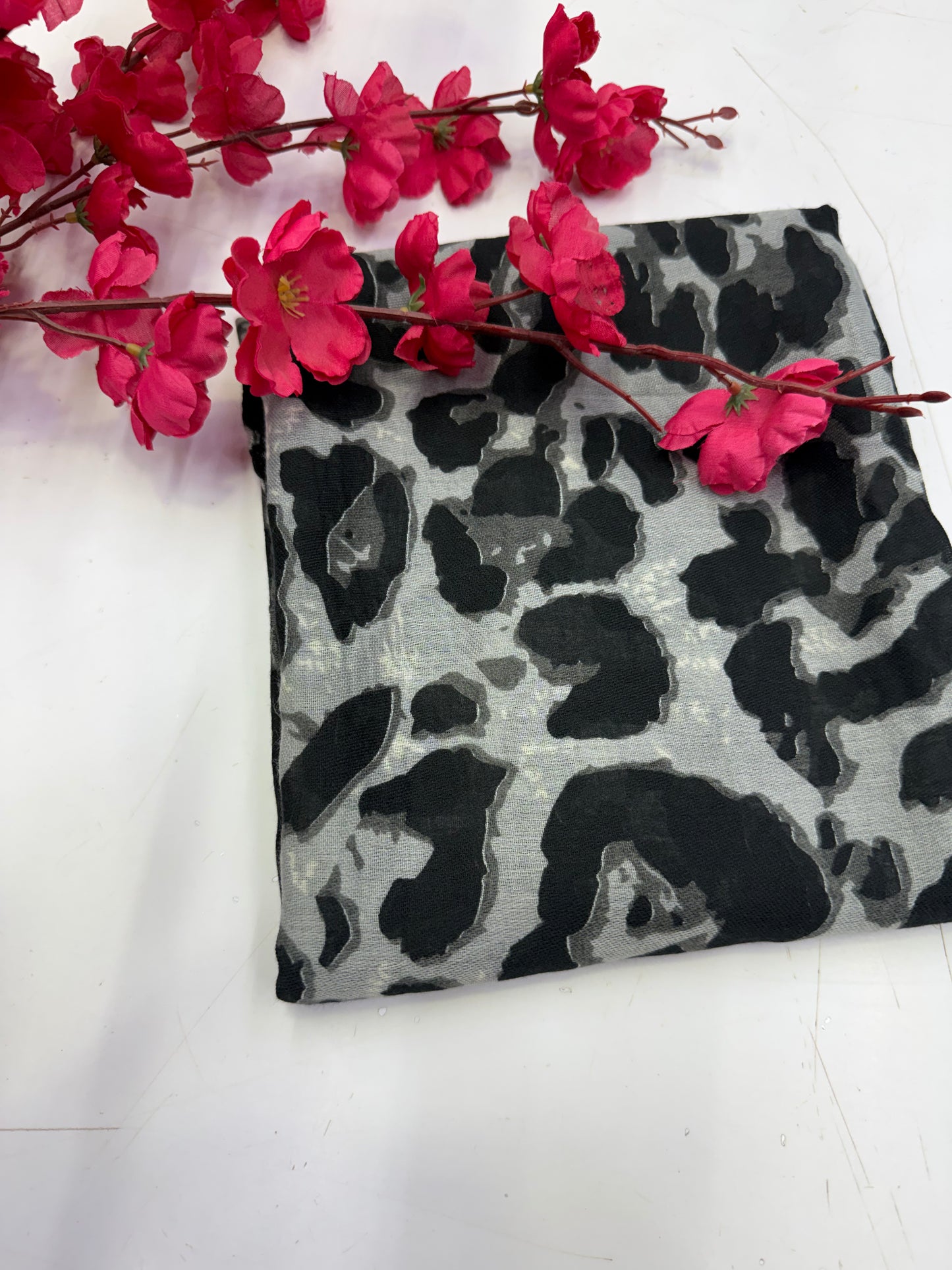 Luxury Leopard Print Scarf Silver