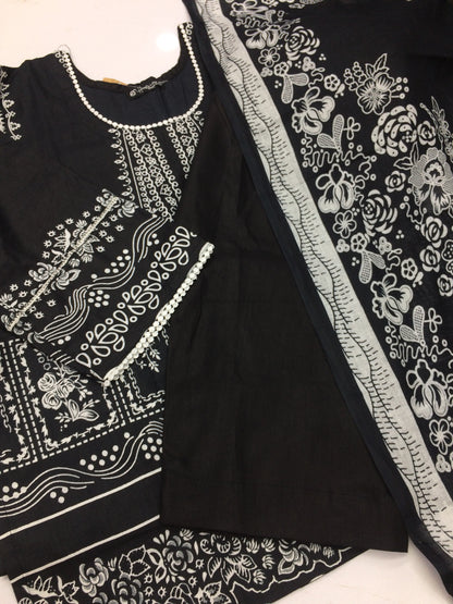 pakistani dress Black and white