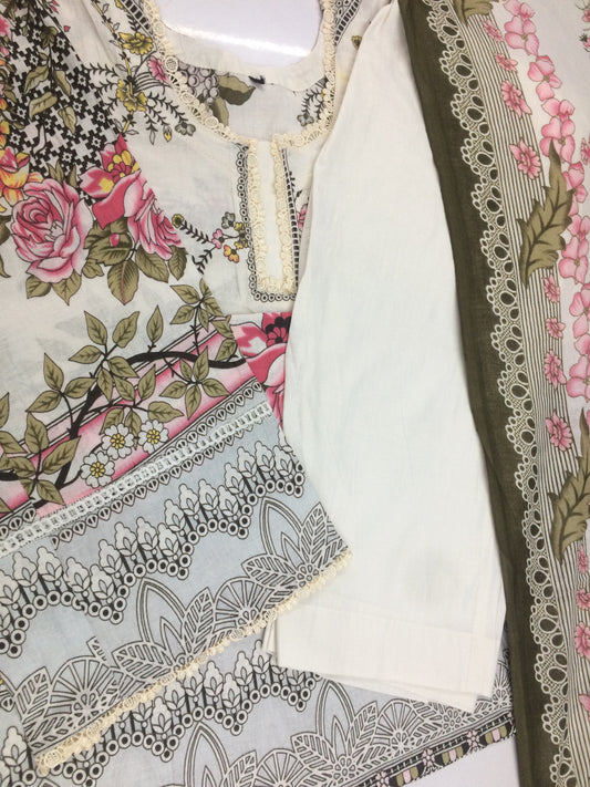 Pakistani dresses mehandi and off white