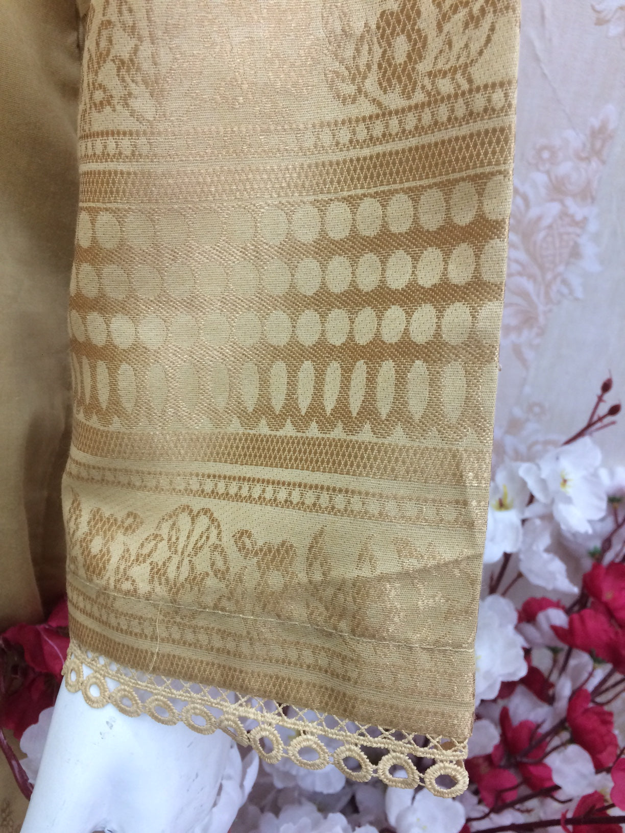 Saphron 2 pcs set cream