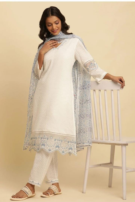 Hunera W- white dress with organza dupatta