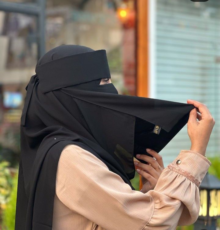 Pani Puri Niqab