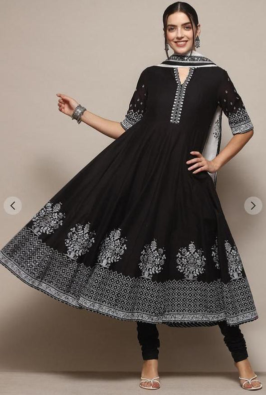 Nofiya Black Anarkali suit