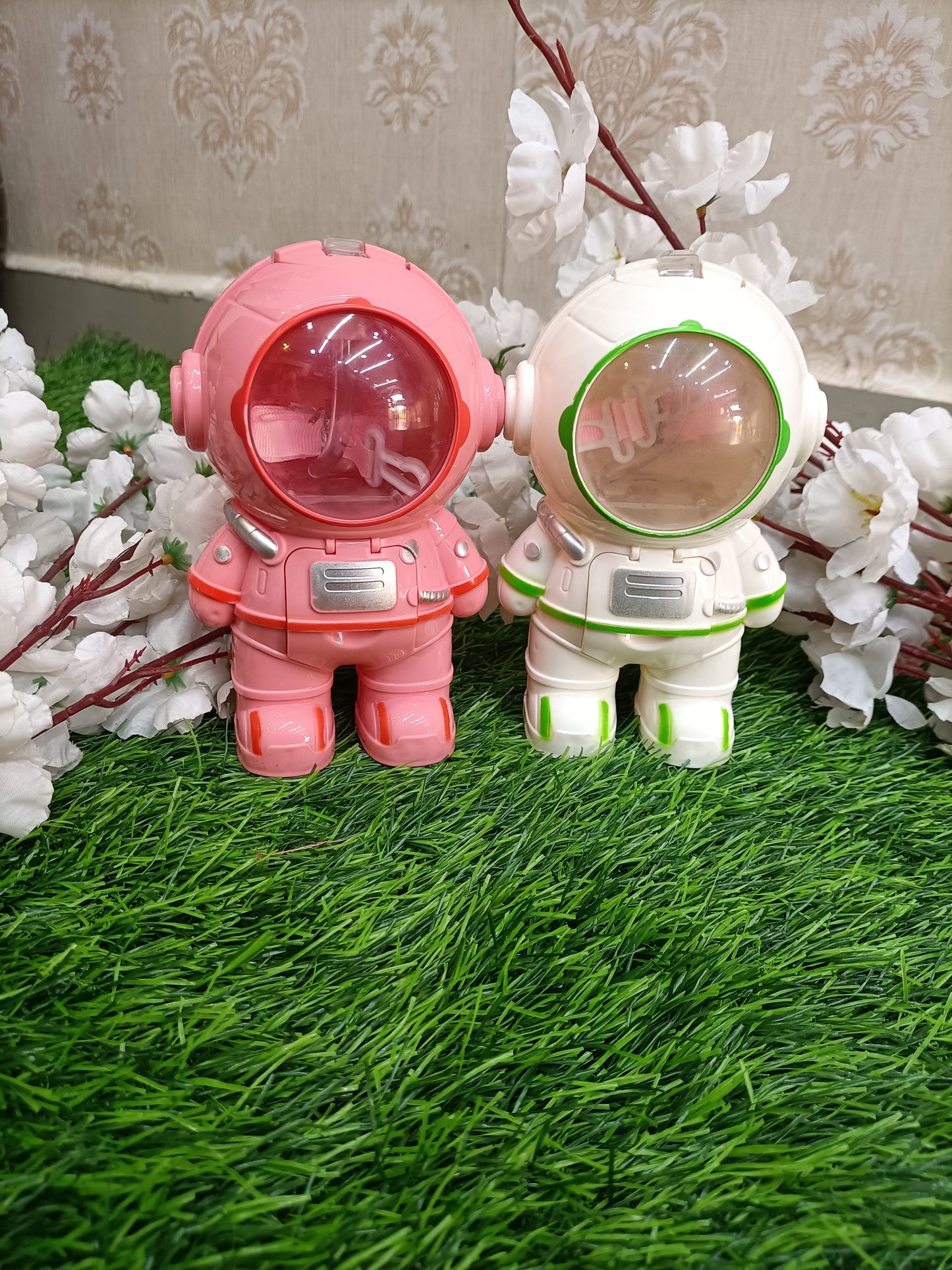 Astronaut Space Buddy – Dual-Action Decorative Fan & water bottle