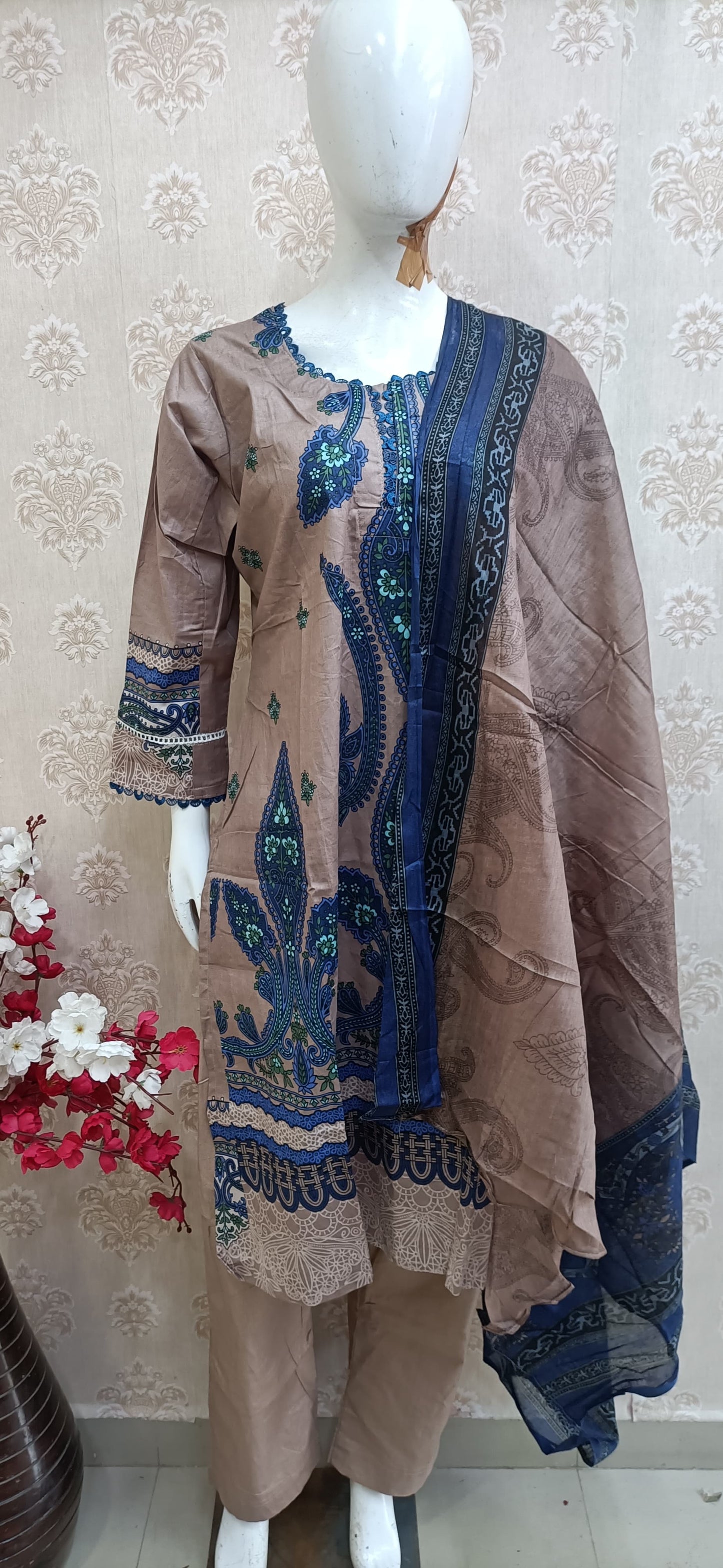 Zoha Pakistani Style Suit 3 Piece