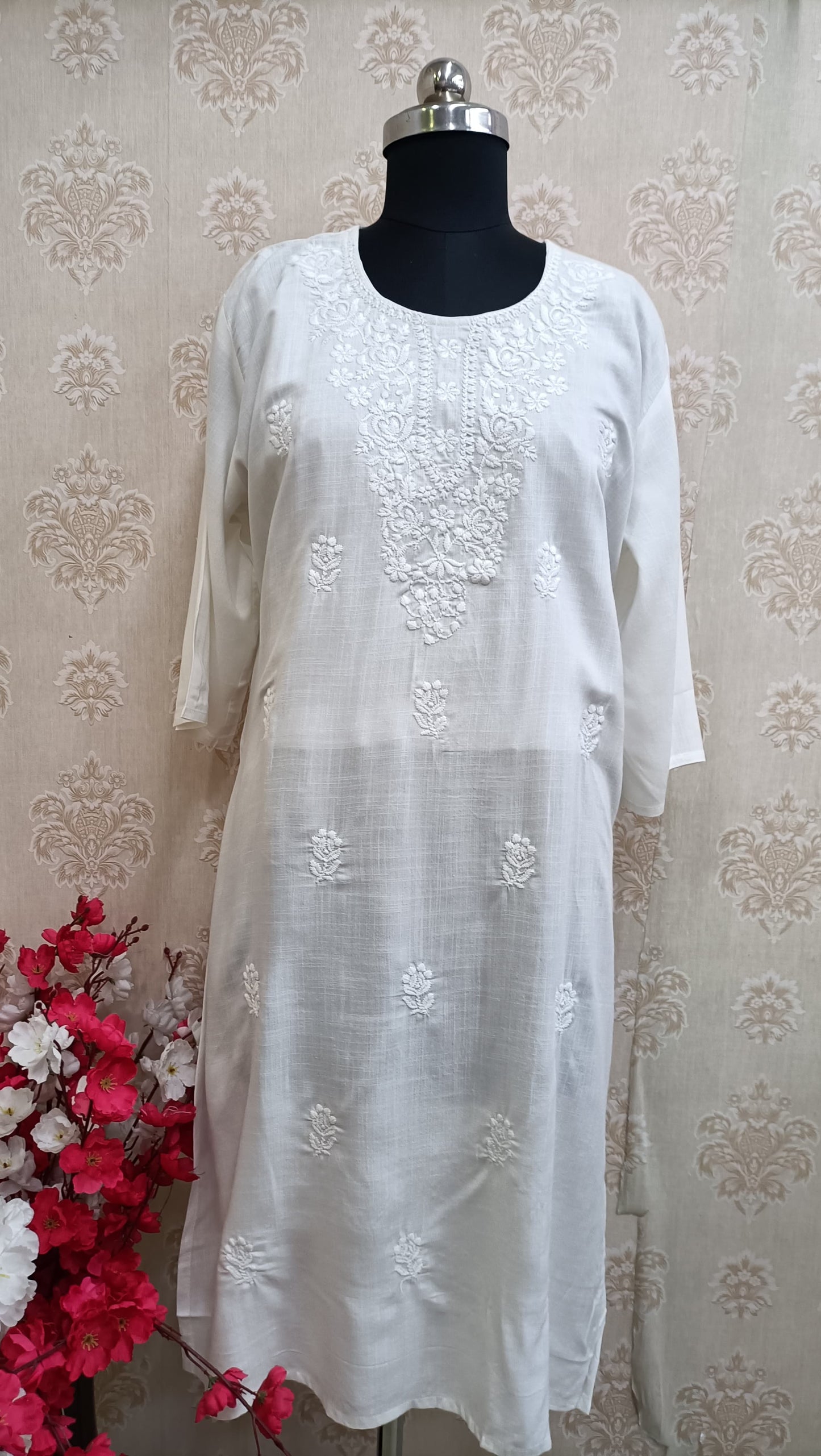 White Embroidered Chikankari Kurti