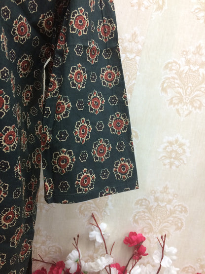 Dark Green Jaipuri Print Cotton Short Kurti with Mandarin Collar