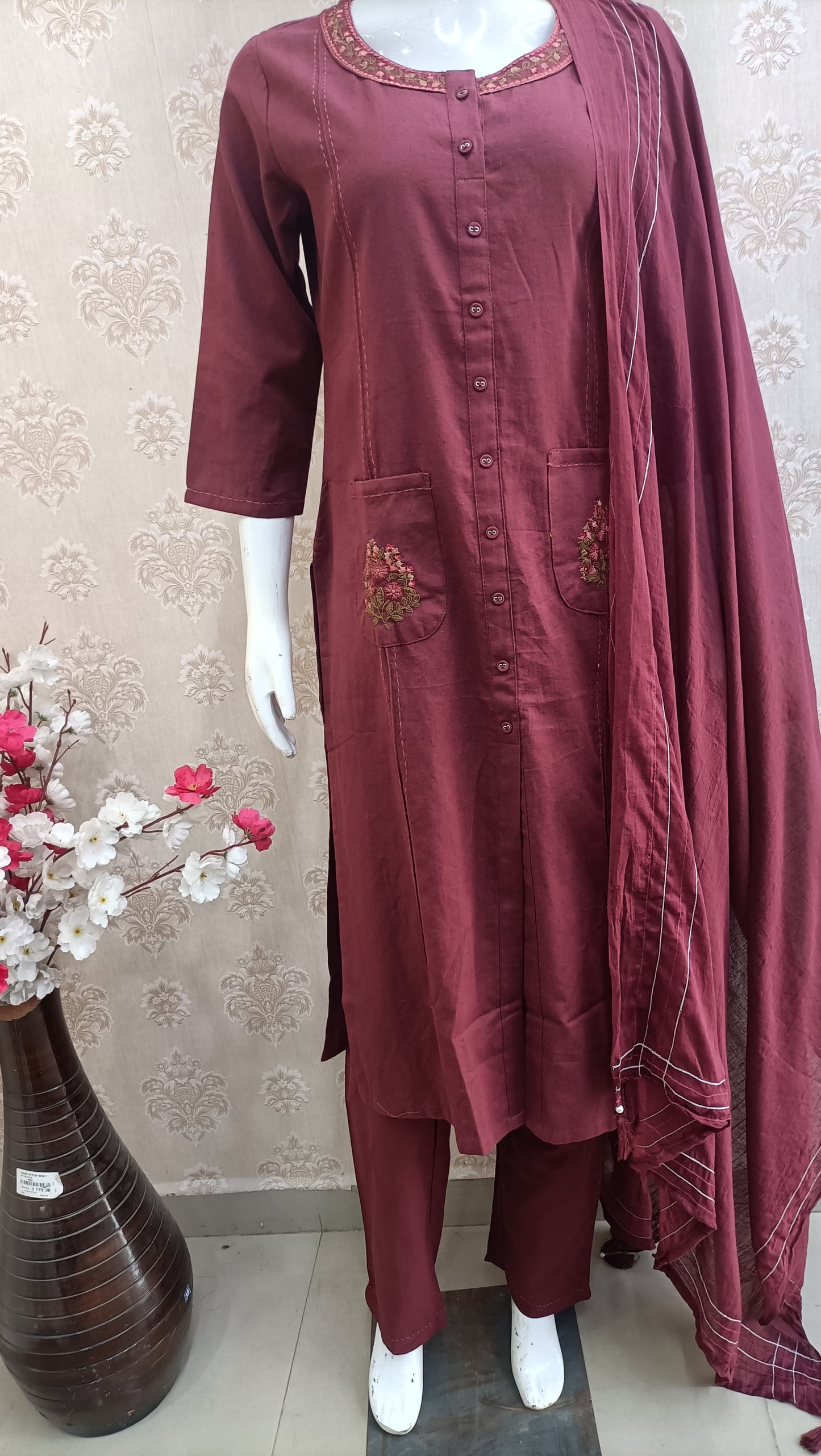 Sofiya Floral Embroidered Kurta pent Set