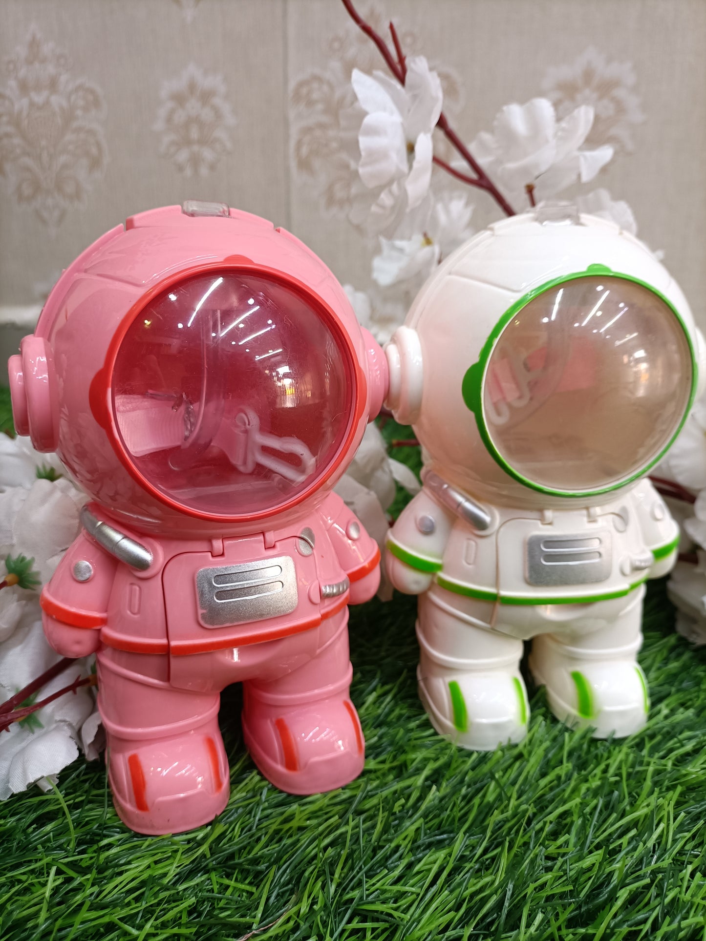 Astronaut Space Buddy – Dual-Action Decorative Fan & water bottle