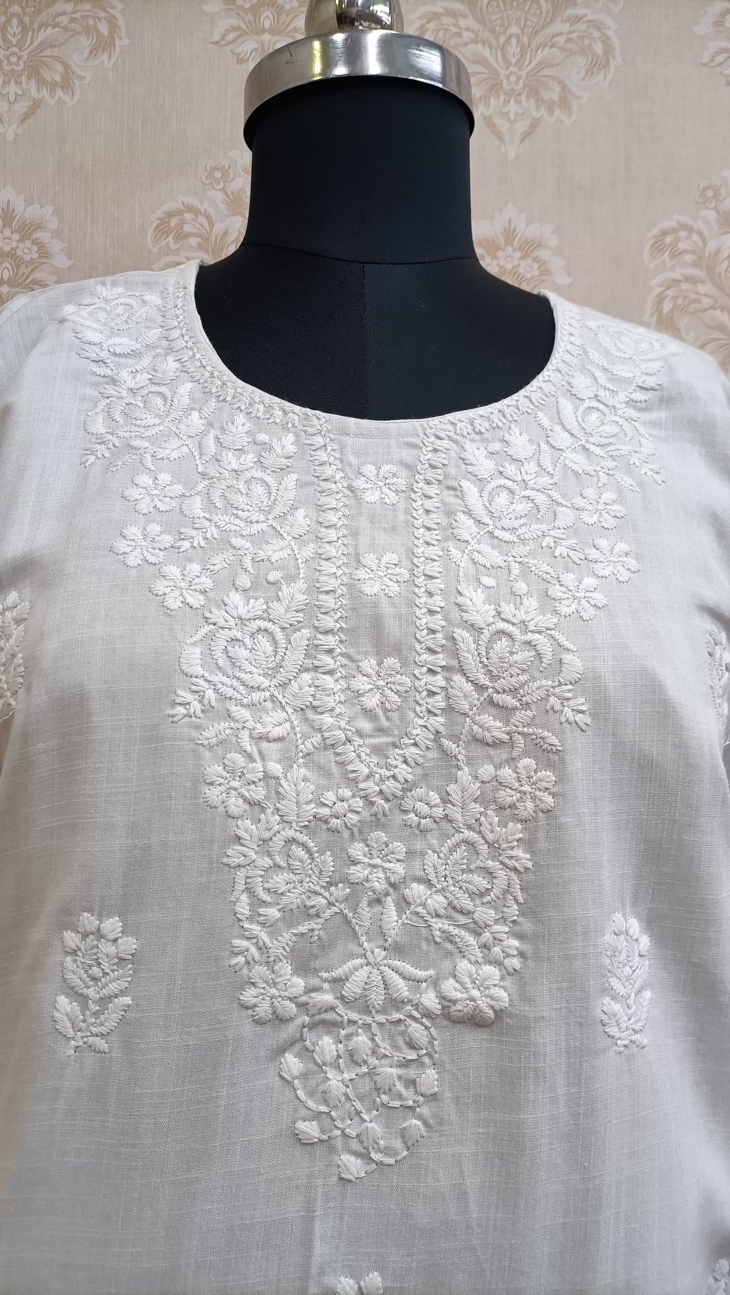 White Embroidered Chikankari Kurti