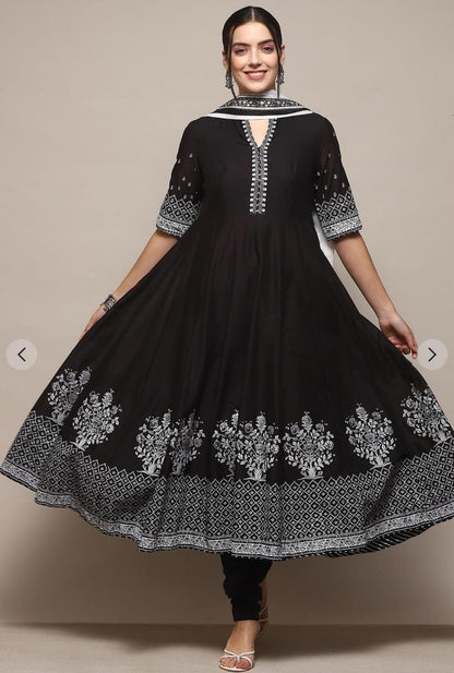 Nofiya Black Anarkali suit