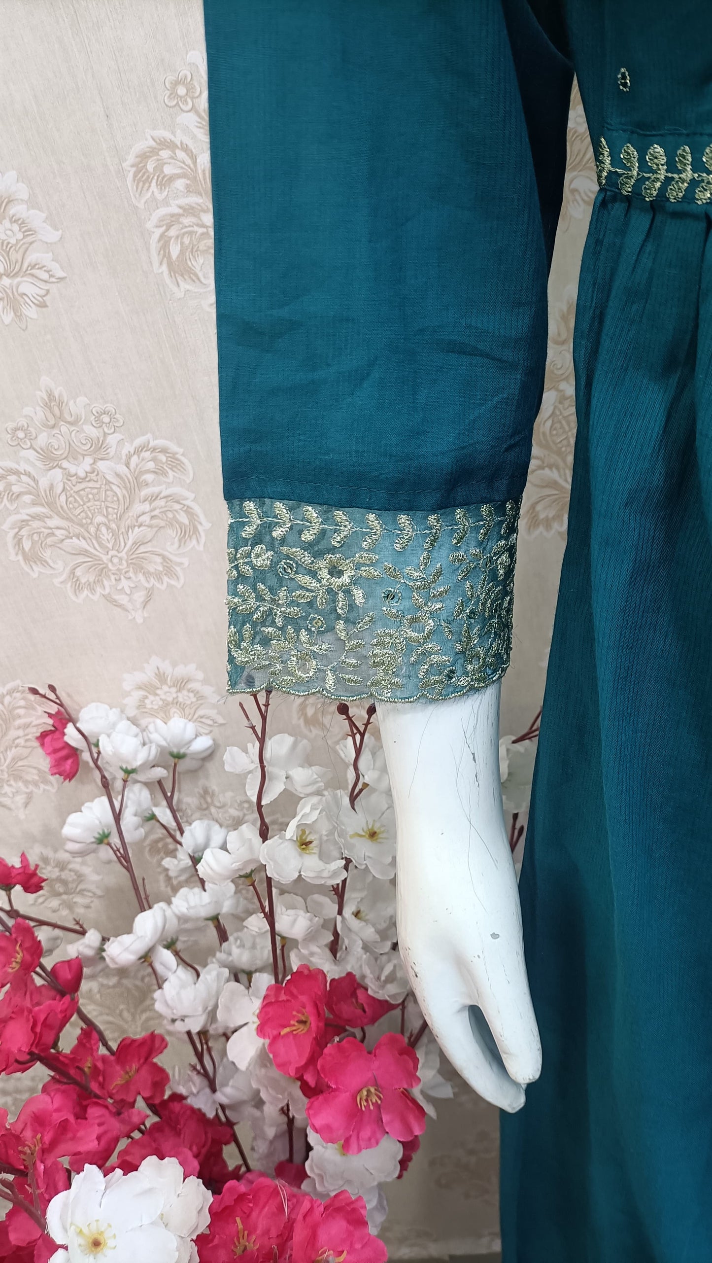 Nomi Elegant Embroidered Mauve Kurta pent Set