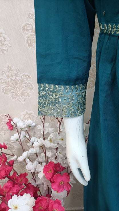 Nomi Elegant Embroidered Mauve Kurta pent Set