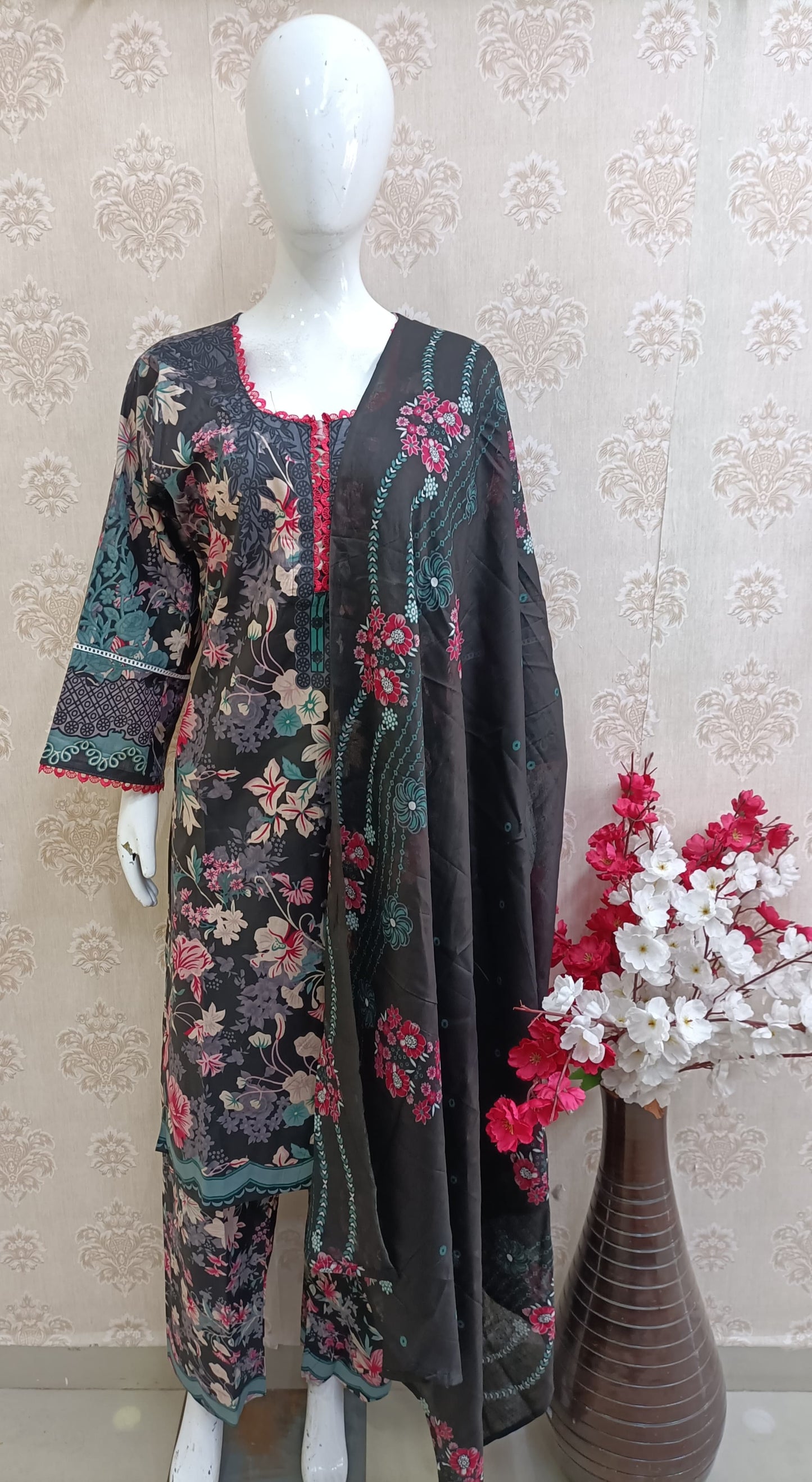 Elisa Black colour with multi colour print