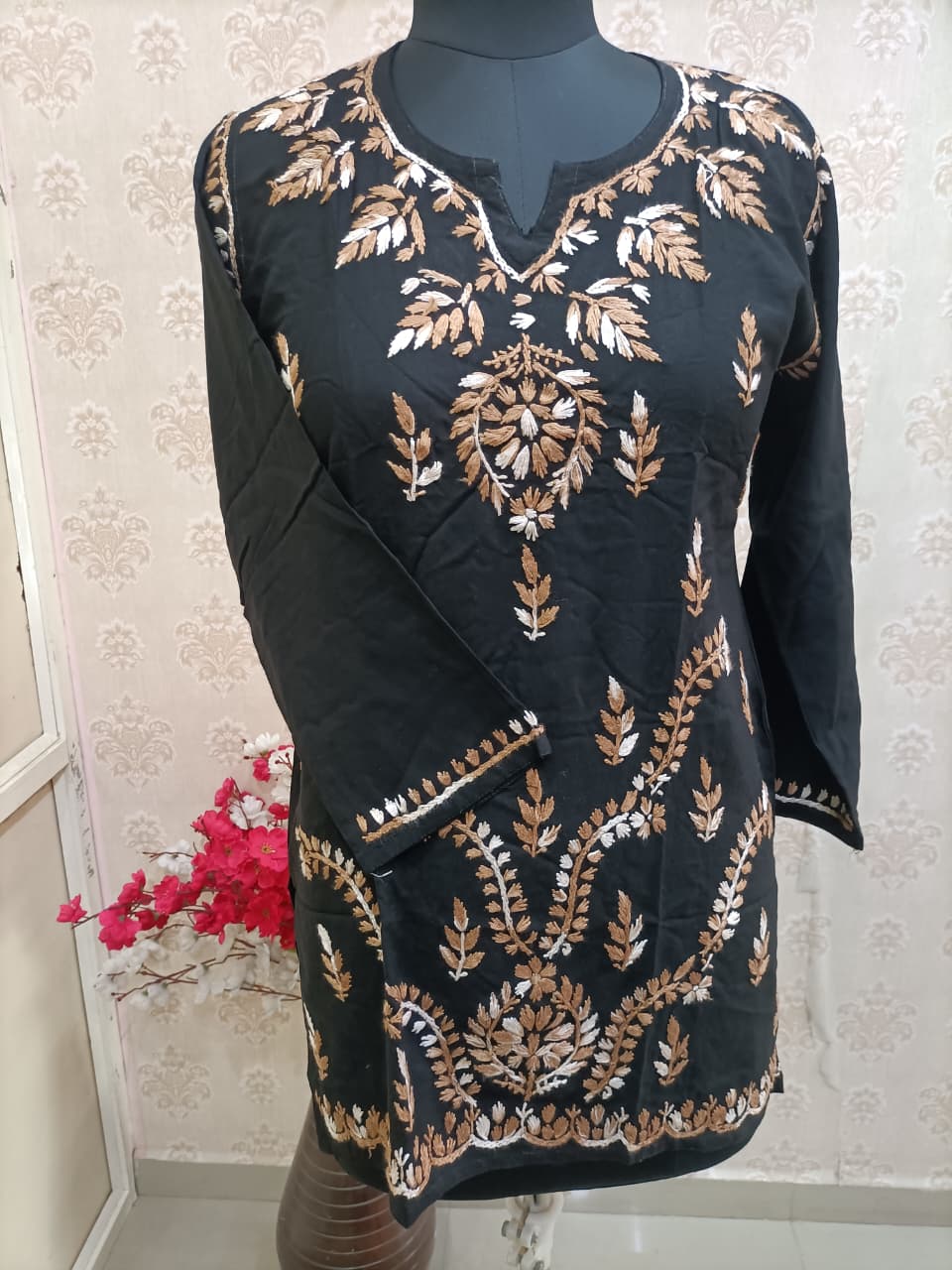 Klara Lucknowi Balck kurti