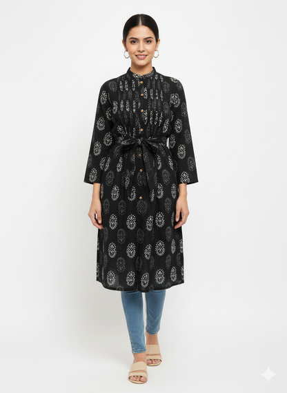 Black and white pintex design