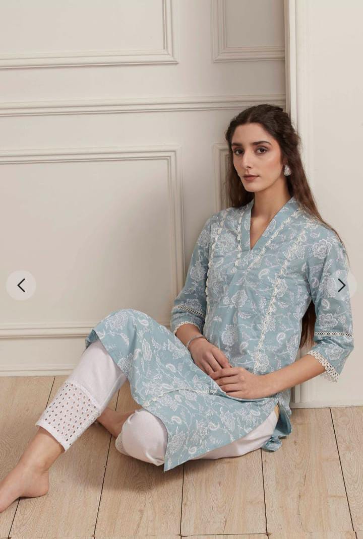 Sky Blue Floral Print Kurta with Lace Detailing se